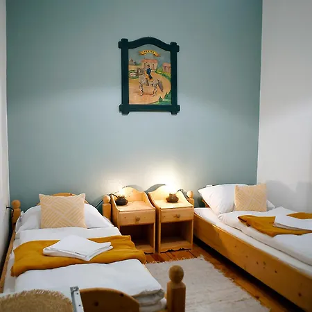 Pluto Lovas Penzion 3*